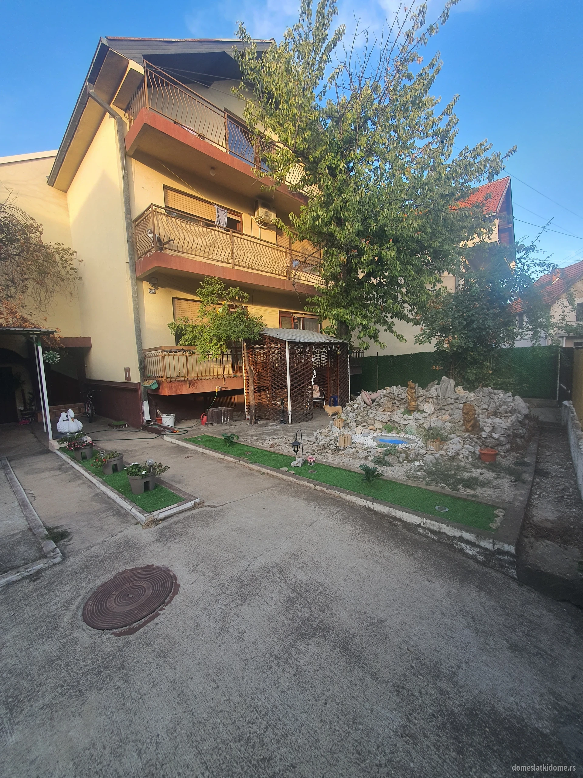 Četvorosoban stan u kuci,B.Bjegivić